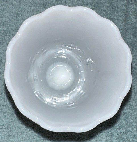 VTG Anchor Hocking Milk Glass Vase Pearls and Tears Table Vase 7.25” Tall - Afbeelding 4 van 9