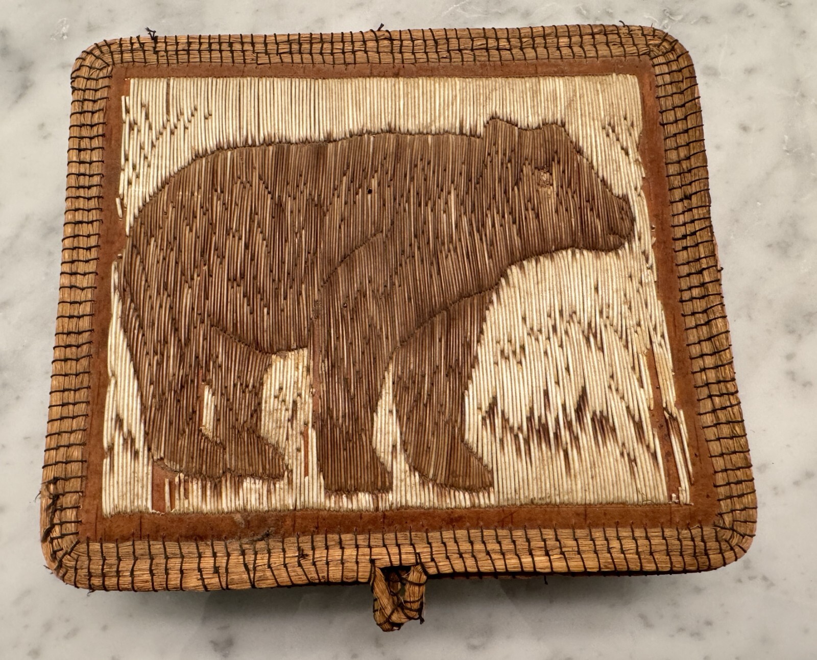 BEAUTIFUL NATIVE OJIBWE INDIAN BIRCH BARK BASKET LARGE BEAR IN