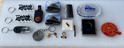 16-Vintage Eisenbahn Zug Amtrak Southern Pacific Pins Patch Schlüsselanhänger Verschiedenes NEU