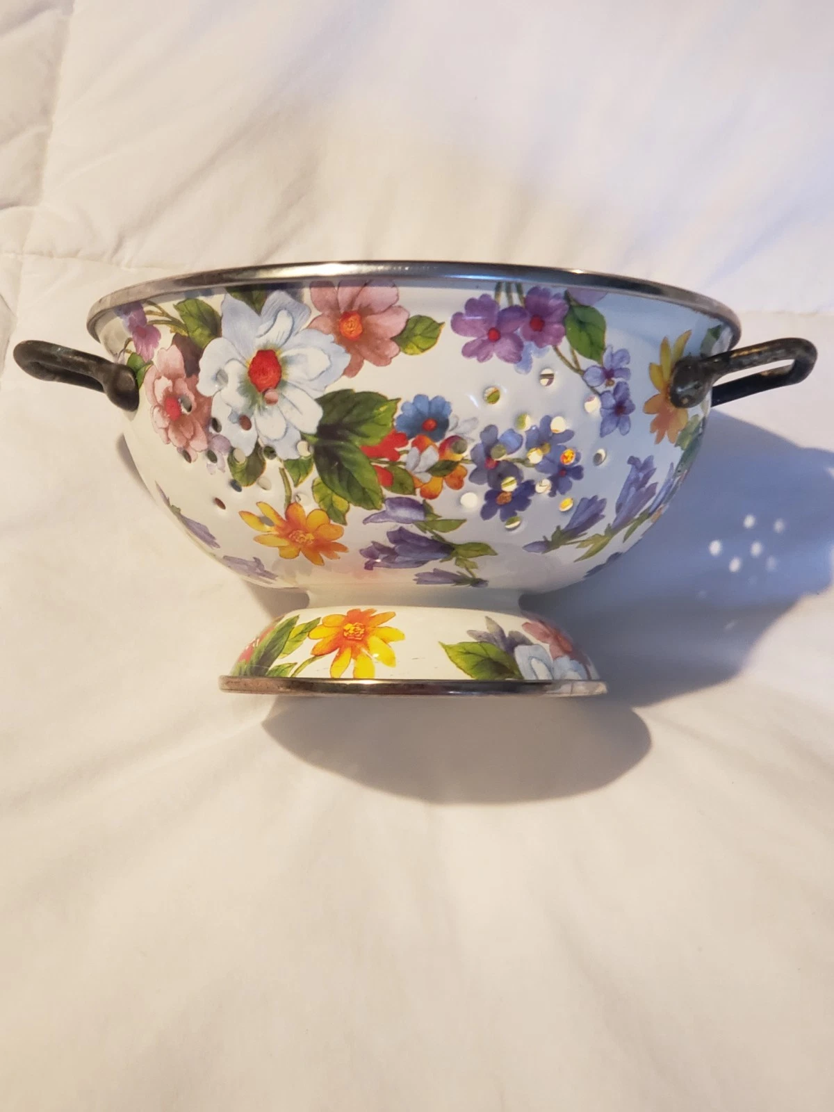 MacKenzie-Childs Small Flower Market Colander White Background 6in
Opens in a new window or tab