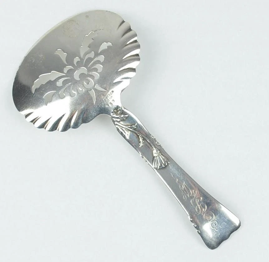 ANTIGUA CUCHARA BON BON CON PATRÓN DE MARGARITA DE VID ESTERLINA TIFFANY & CO - EDWARD C. MOORE Foto 2 de 4