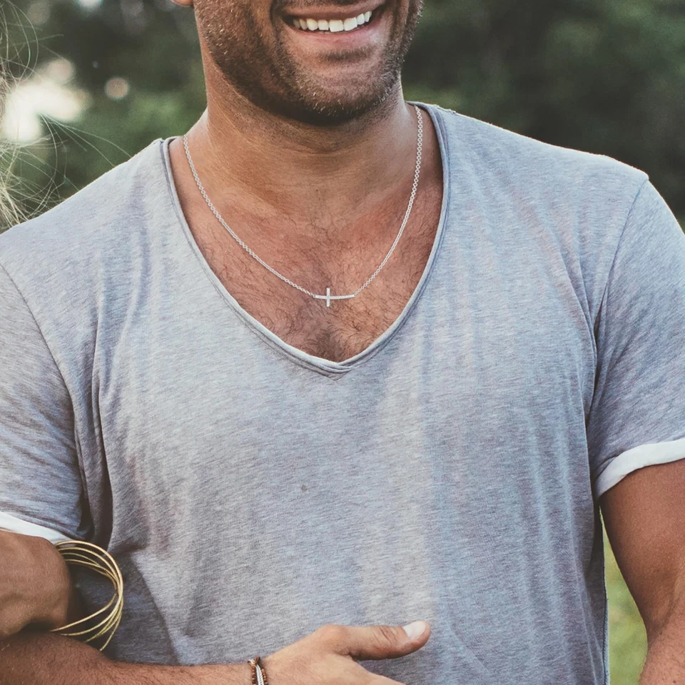 纯银侧向弧形十字架 CZ 吊坠项链 20 英寸 — 第 3/4 张图片