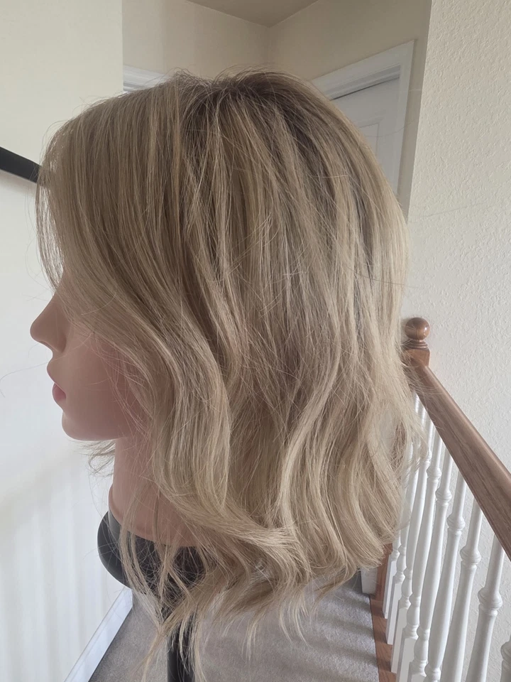 Pelucas Godiva's Secret "peluca Kayla" frente de encaje en vainilla con raíces. Nuevo con etiquetas Foto 3 de 4