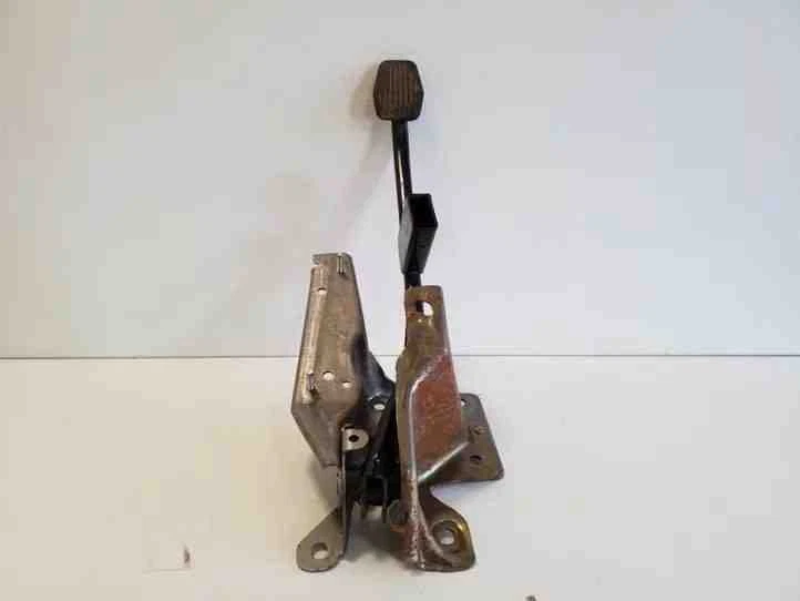 Pedal de freno VOLVO V40 Cross Country 526 31381467 1,6 diésel 84 kW 2013 26235231 Foto 4 de 4