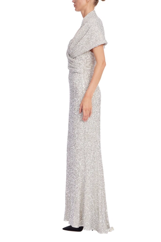 Vestido Badgley Mischka Drapeado Fuera del Hombro Lentejuelas Columna $990 Plateado talla 4 Gala Foto 3 de 4