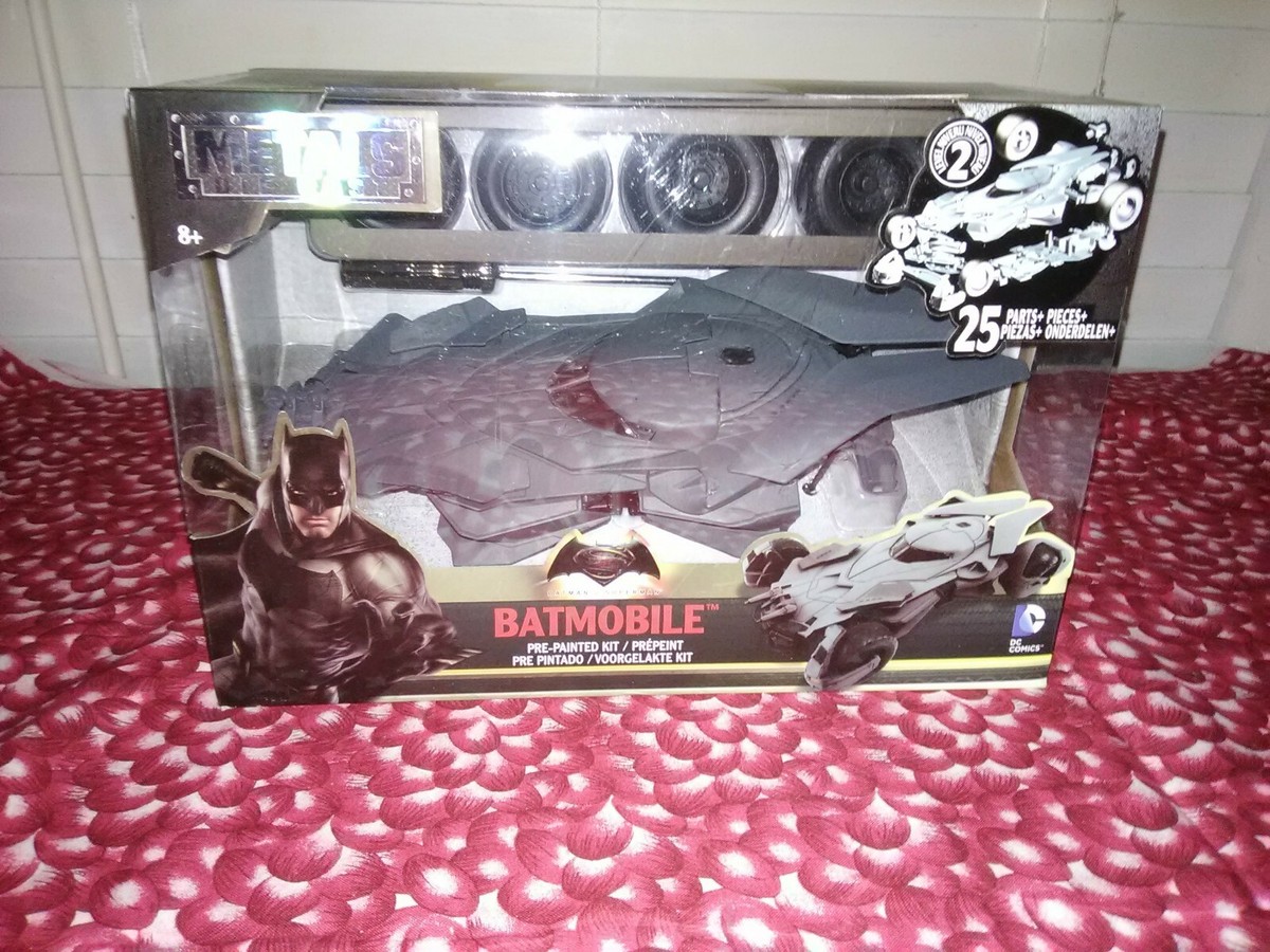 R’ Jada Batman v. Superman Batmobile DC Comics Metals Die Cast