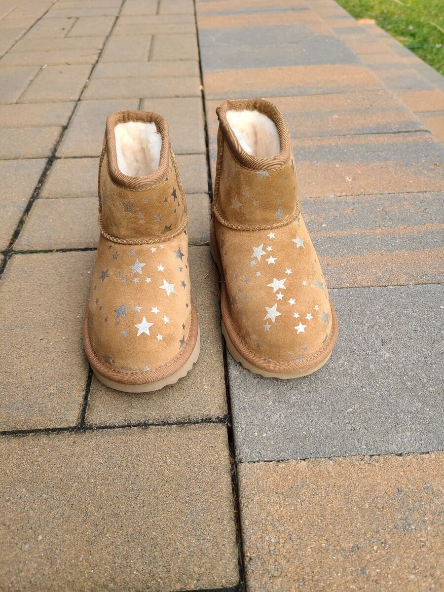 UGG BOOTS Kids Classic Mini II Stars Size 10 CHESTNUT Brand UGG BOOTS Kids Classic Mini II Stars Size 10 CHESTNUT Brand
