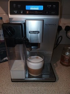 DeLonghi Autentica ETAM 29.660.SB Kaffeevollautomat - Silber & Schwarz