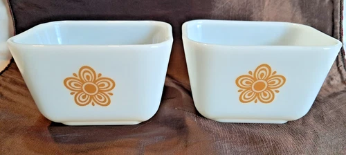 Vtg Pyrex BUTTERFLY GOLD Refrigerator #501 Glass 1-1/2 Cup Set 2 Dishes - No Lid