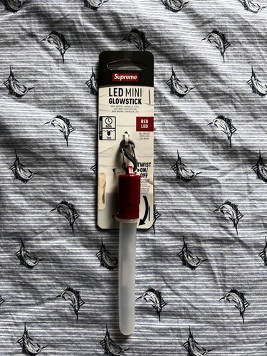 Porte clés SS18 Supreme Night Lite rouge NEUF (MINI LED GLOWSTICK)