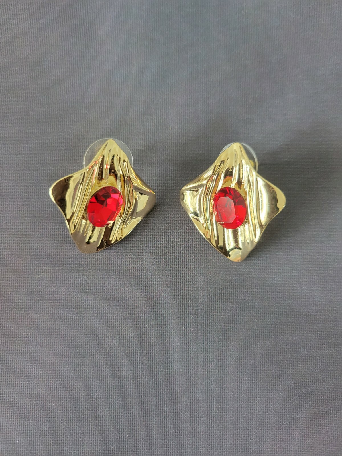 Red Stone Gold Viennios Earrings Fashion Earrings