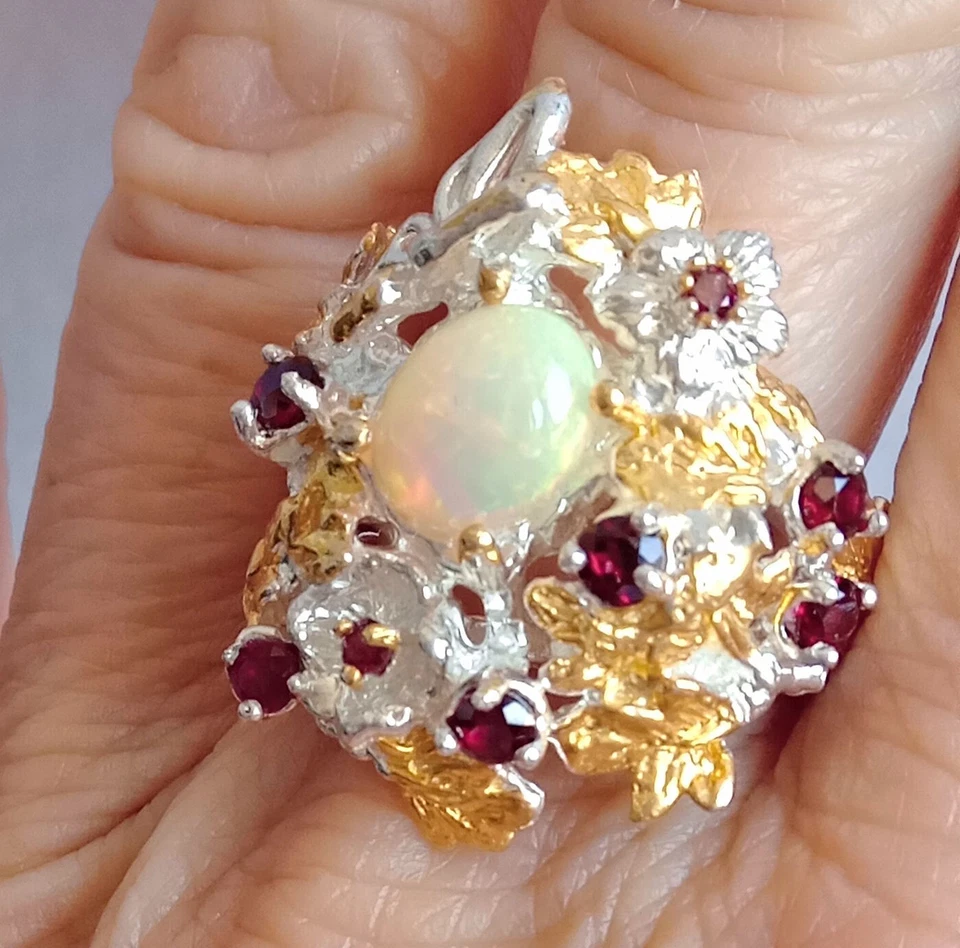 ANELLO IN ARG. STER. 925 RODIATO E DORATO CON OPALE DI WELO E GRANATI NATURALI - Immagine 2 di 4