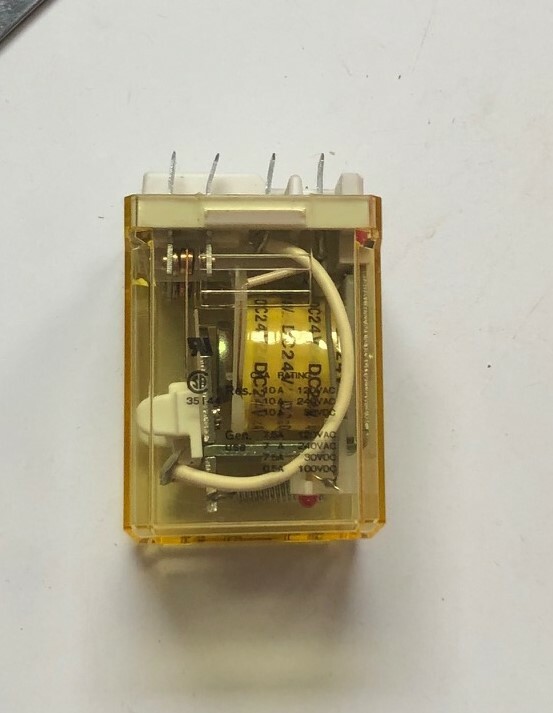 IDEC RR2BA-UL 8 PIN RELAY DC 24V
