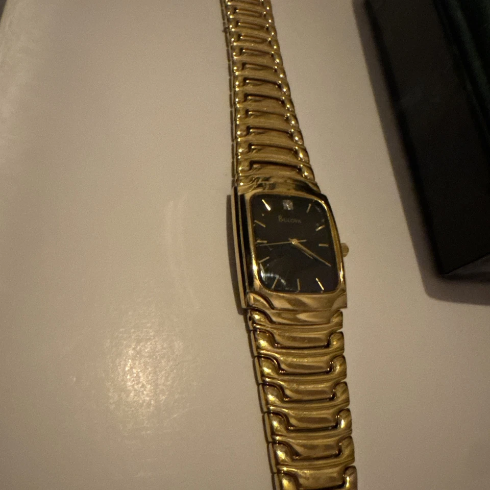 Raro Reloj Analógico de Cuarzo Bulova Para Hombre Diamante Negro Tono Oro T5 Foto 3 de 4