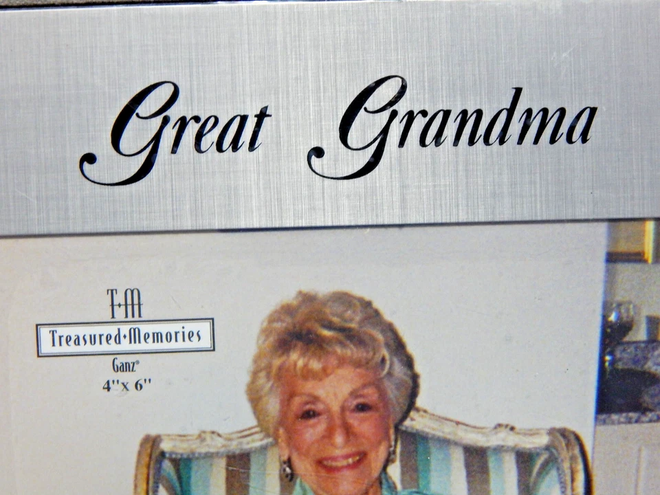 Nuevo con etiquetas Ganz Treasured Memories Great Grandma marco de metal 4' x 6" Foto 2 de 4