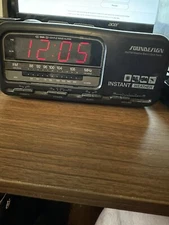 Soundesign AM FM Instant Weather Band Clock Radio 3665BLK