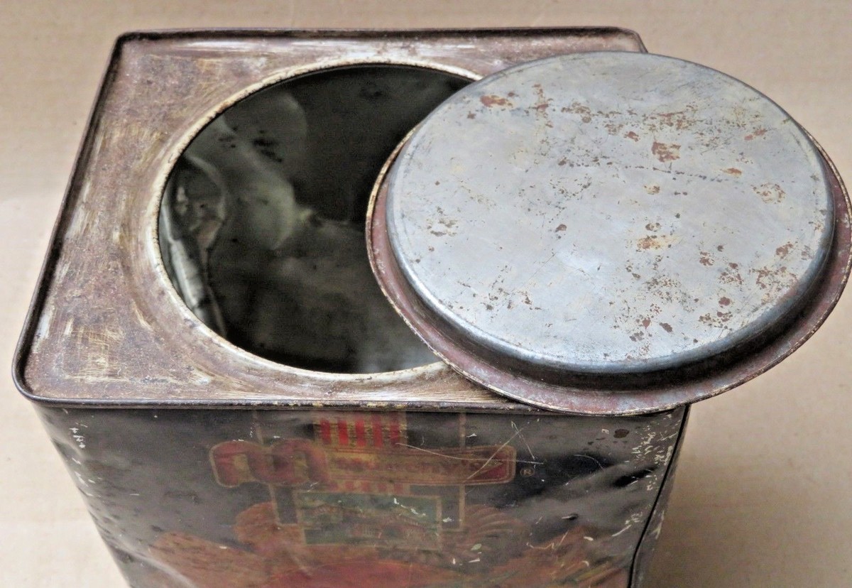 VTG Tin box MUNCHY'S HAPPY HOUR BISCUIT ASSORTMENT MADE IN