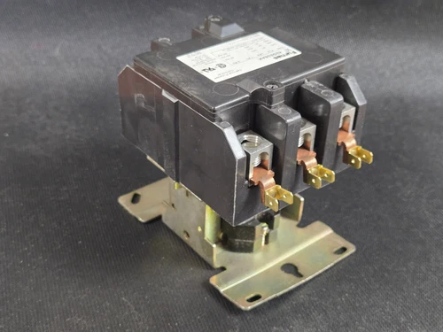FURNAS DP CONTACTOR, 42GE35AK, 3 PH, 60HP, 480VAC, 200-230V Coil Voltage