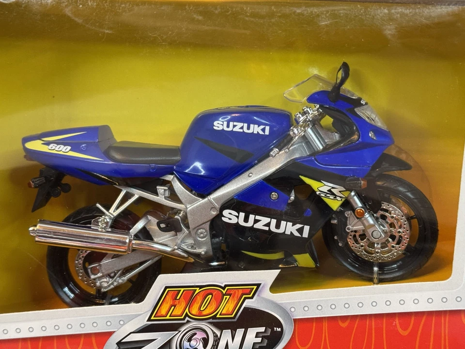 ULTRA MINT !  2004 7 inch 1:12 Diecast Motorcycles Hot Zone 2 x SUZUKI GSX-R600 - Image 3 of 4