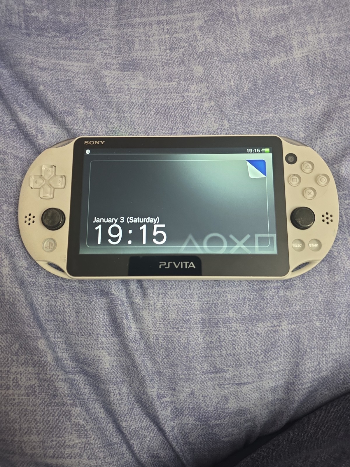Sony PS Vita PCH-2000ZA22 1GB Handheld Console - Glacier White