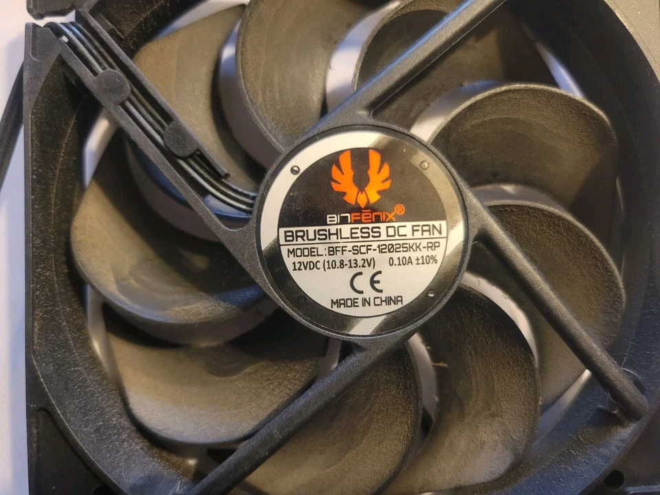 Lote de 3 ventiladores de refrigeración de caja de CC sin escobillas Bitfenix de 3 pines BFF-SCF-12025KK-RP Foto 4 de 4