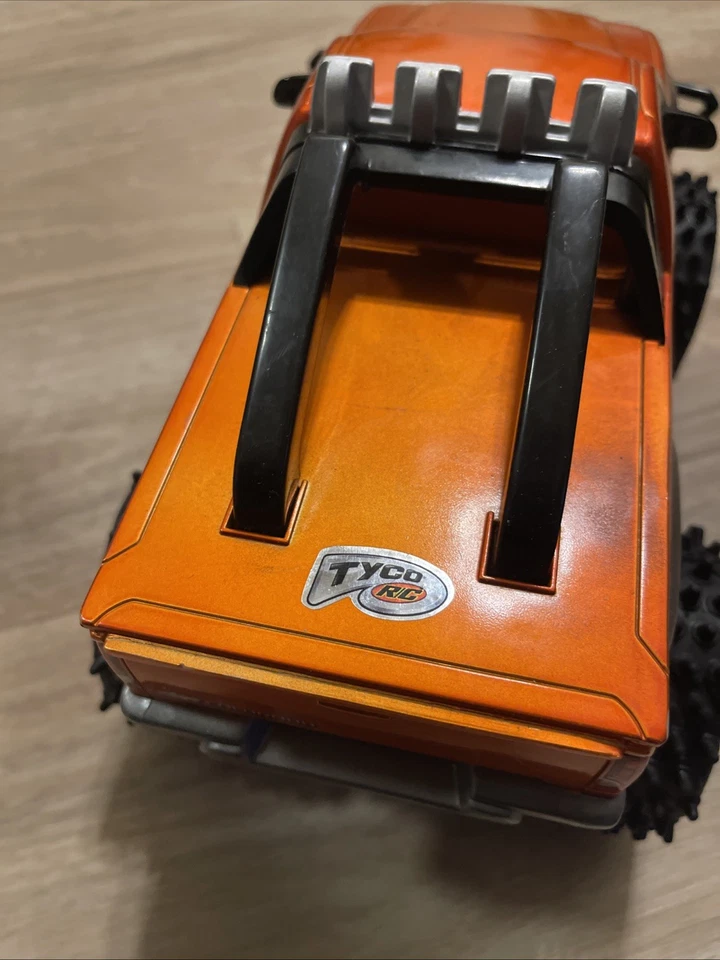 Vintage 2000 Tyco RC Chevrolet Colorado 4x4 Pick Up Truck Z71 Orange No Remote - Image 4 of 4