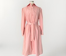 Gabardina vintage bonita en rosa totalmente forrada con cinturón capucha extraíble