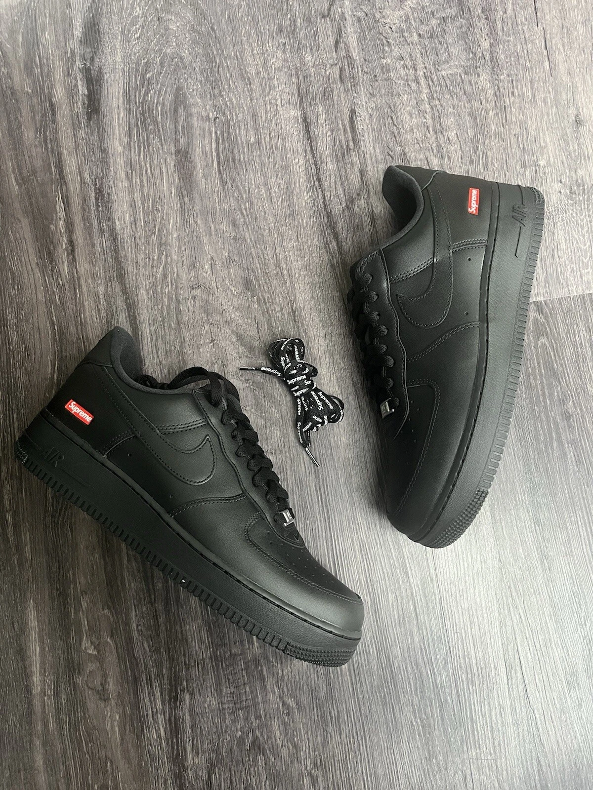 Taille 9   Logo Nike Air Force 1 Low x Supreme Box   Noir   Expédition le lendemain