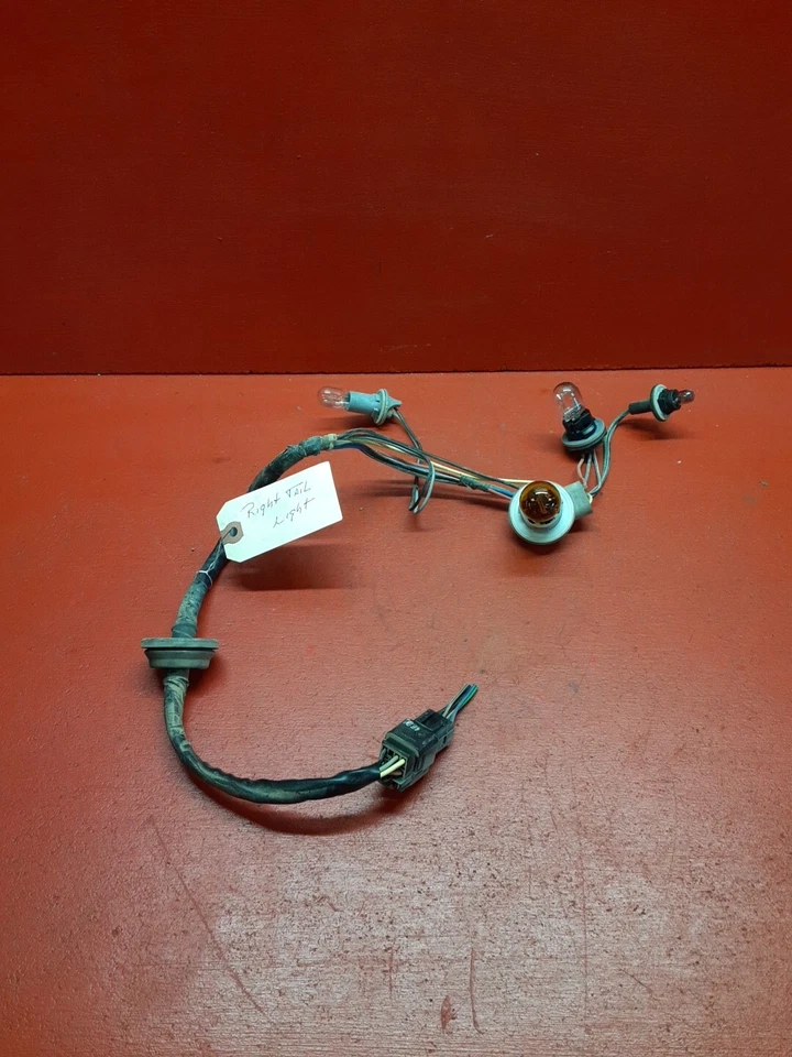 2012-2016 Chevrolet Sonic Passenger Right Taillight Lamp Harness 95231306 - Image 2 of 4