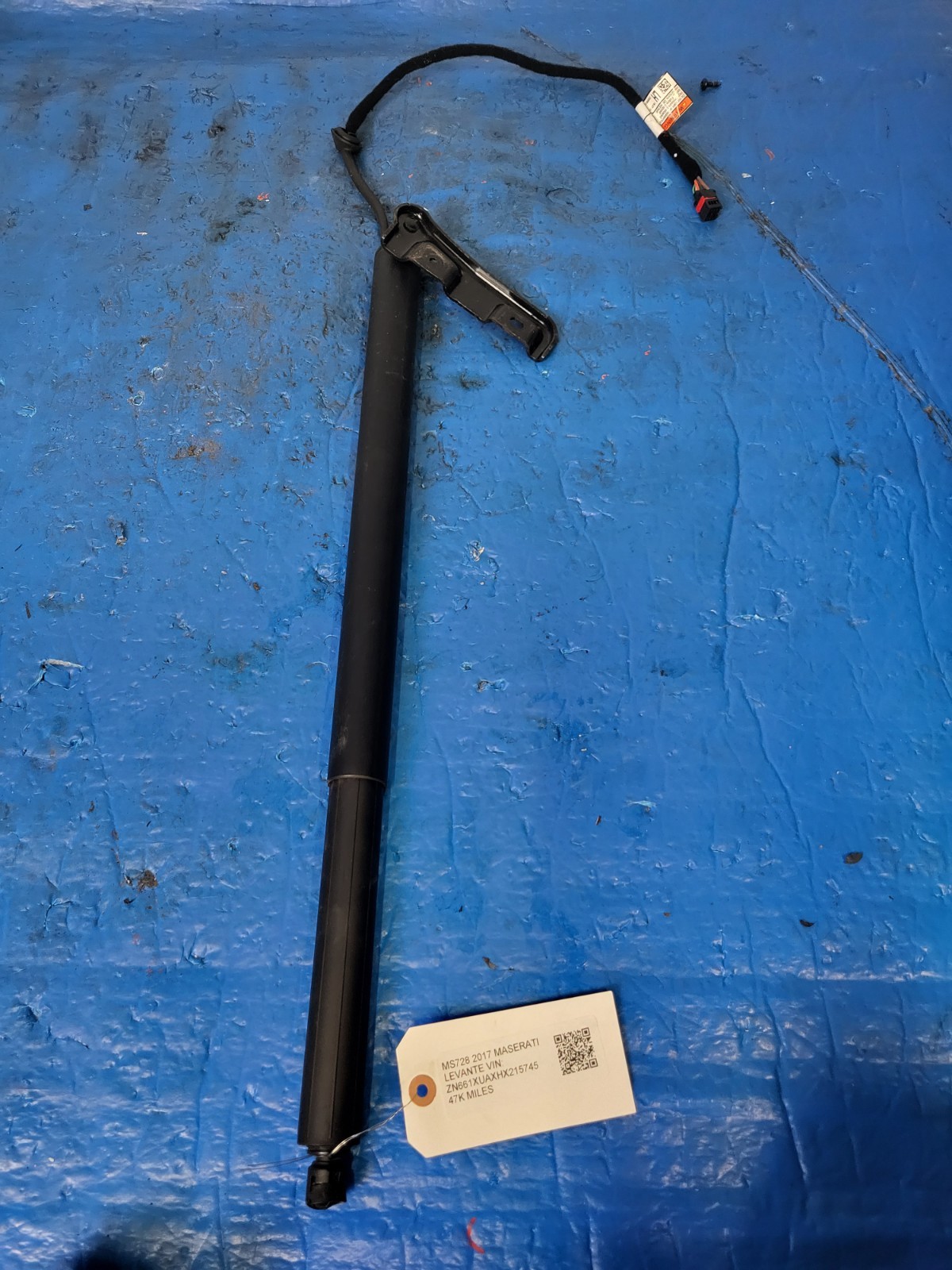 2017-20 Maserati Levante Left Rear Trunk Liftgate Power Strut Cylinder 670034275