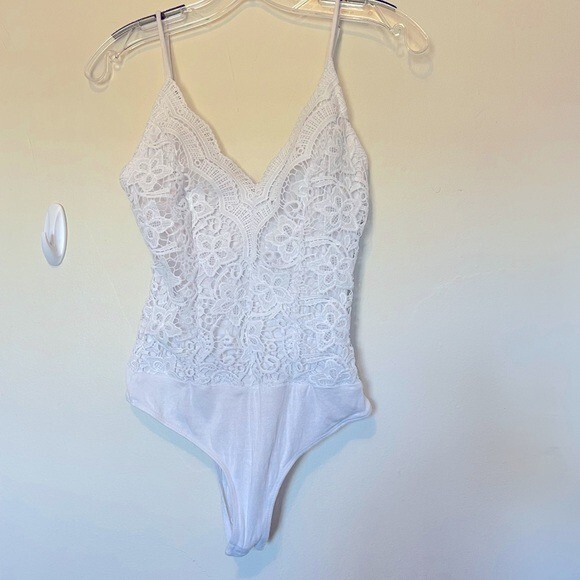 Lulu’s White Lace Bodysuit Gem
