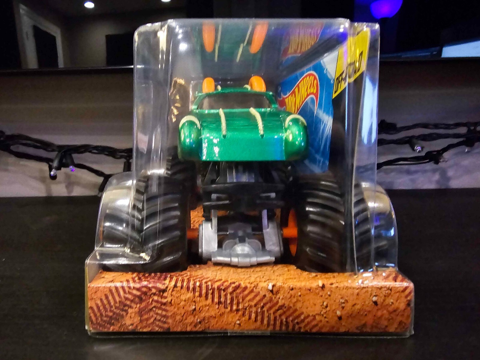 2015 Mattel Official Hot Wheels Dragon 1:24 Diecast Monster Jam Truck