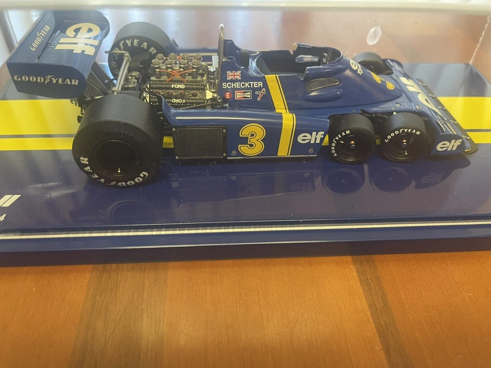 Exoto 1:18 #97040# Tyrrel Ford P/34 J.Scheckter #3 completo con espositore - Immagine 2 di 4