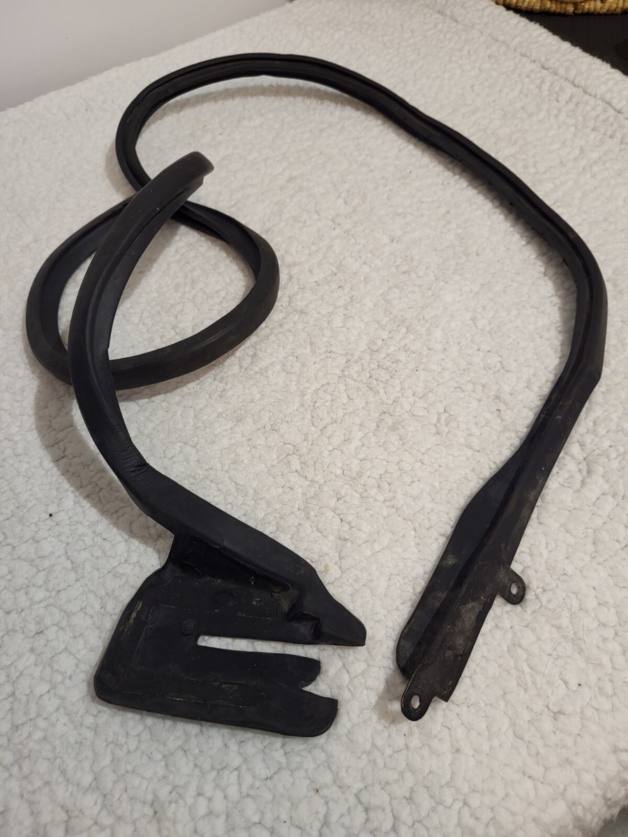 Pair Of Rubber Door Weatherstrip Seals For 1969-1970 Ford Mustang – Left & Right