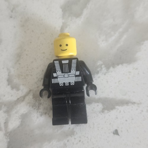 Vintage 1980's Blacktron I Minifigure, Astronaut LEGO Space SP001 - Picture 2 of 3