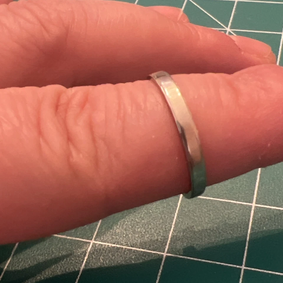 Anillo de boda vintage MCM 14k oro blanco con borde apilable firmado MAC Foto 3 de 4