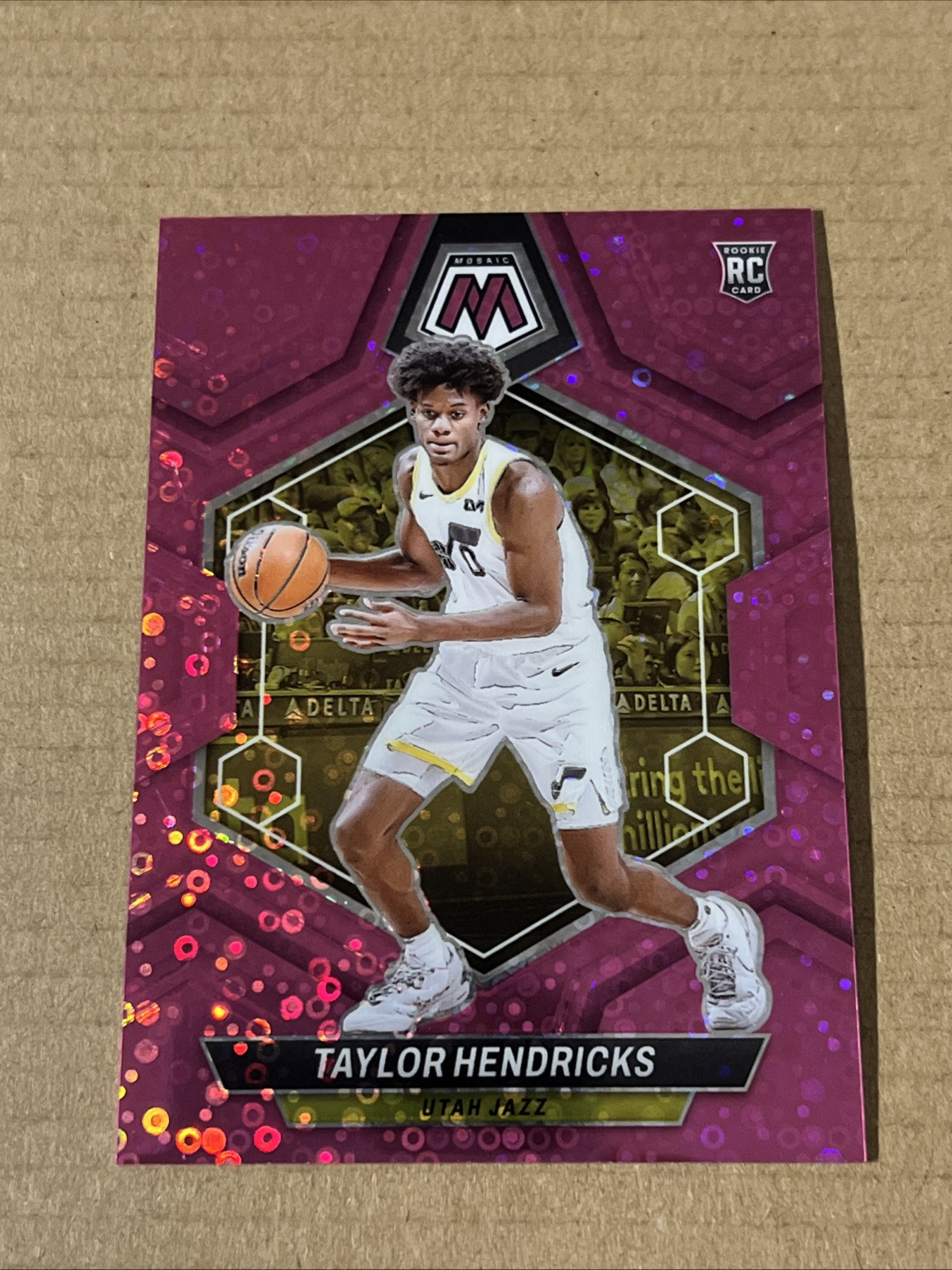 2023-24 Panini Mosaic Fast Break Taylor Hendricks Pink Disco Prizm /20 RC #221