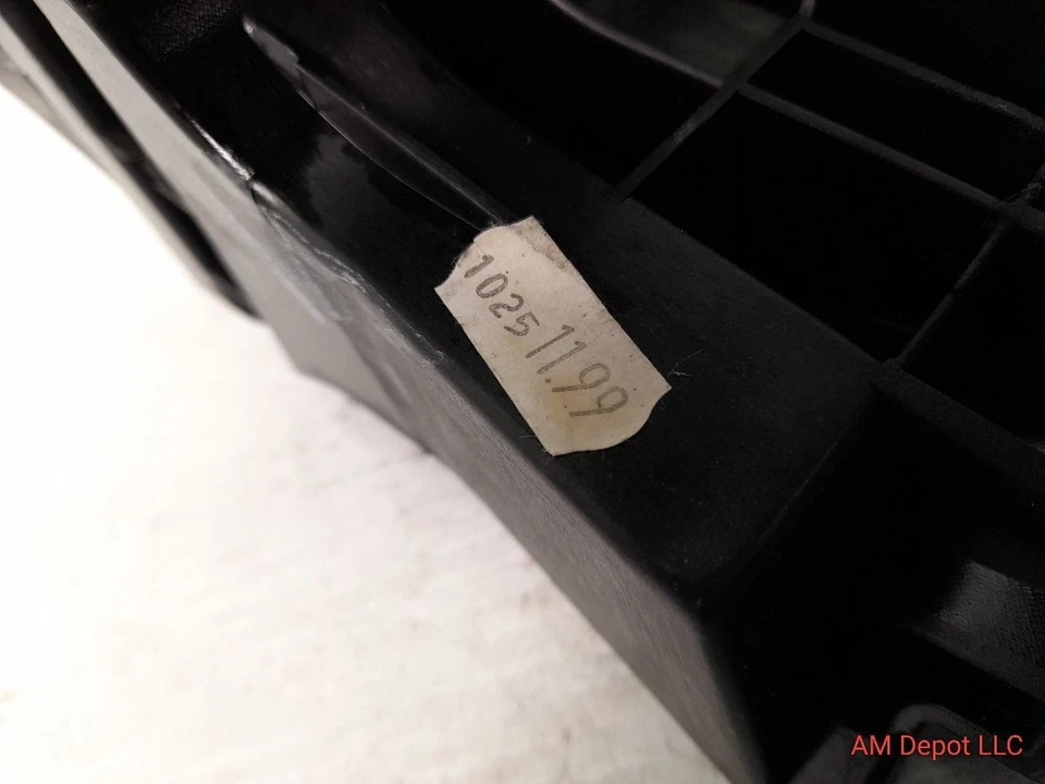 2000 宝马 323i 330xi 323xi 330i E46 前中控台扶手黑色 8213632 — 第 2/4 张图片