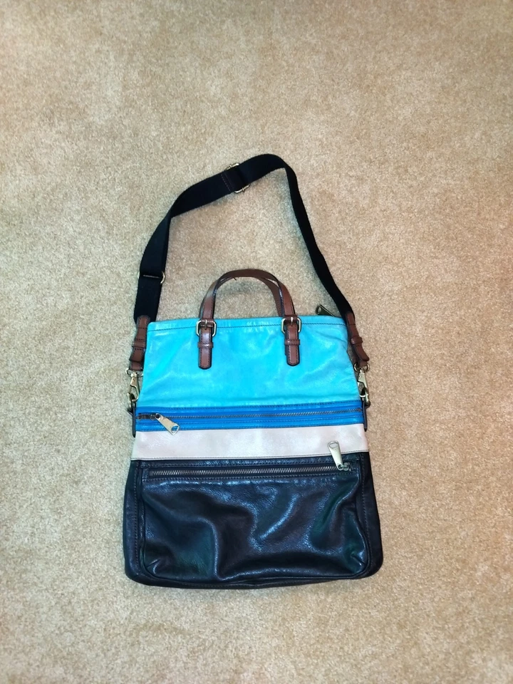 Bolso Bandolera Plegable de Cuero Fossil Explorer Cuatro Colores Artículo #2293 Foto 2 de 4