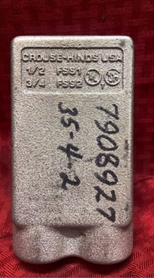 CROUSE-HINDS 2 HUB SINGLE GANG BOX 1/2 FSS1 3/4 FSS2