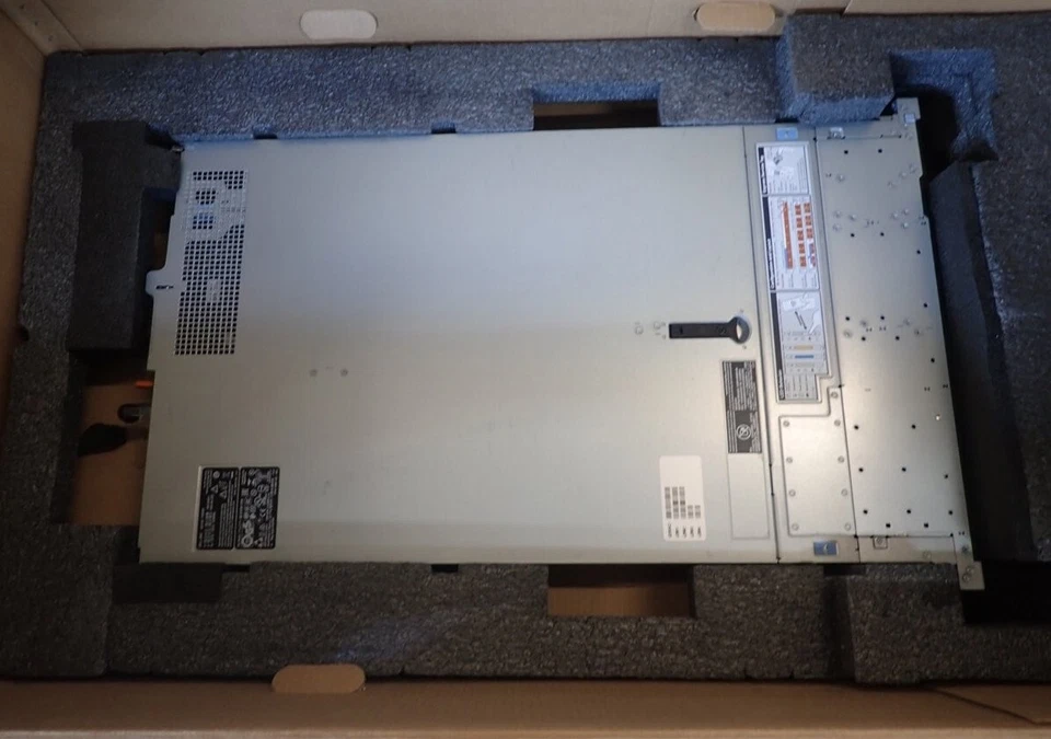 New Dell PowerEdge R640 CTO Configure-To-Order 1U Rack Server 2x CPU 4x 3.5" Bay - Image 3 of 4