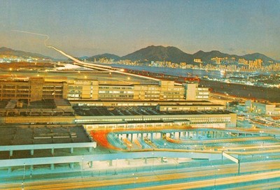 Kaitak Airport, Plane making a night landing, Postcard Vintage 1970 Hong Kong N