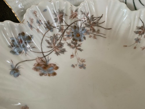 Victorian Set of Scalloped Bowl and Shell Design Plates with Flowers 1890s - Picture 4 of 9
