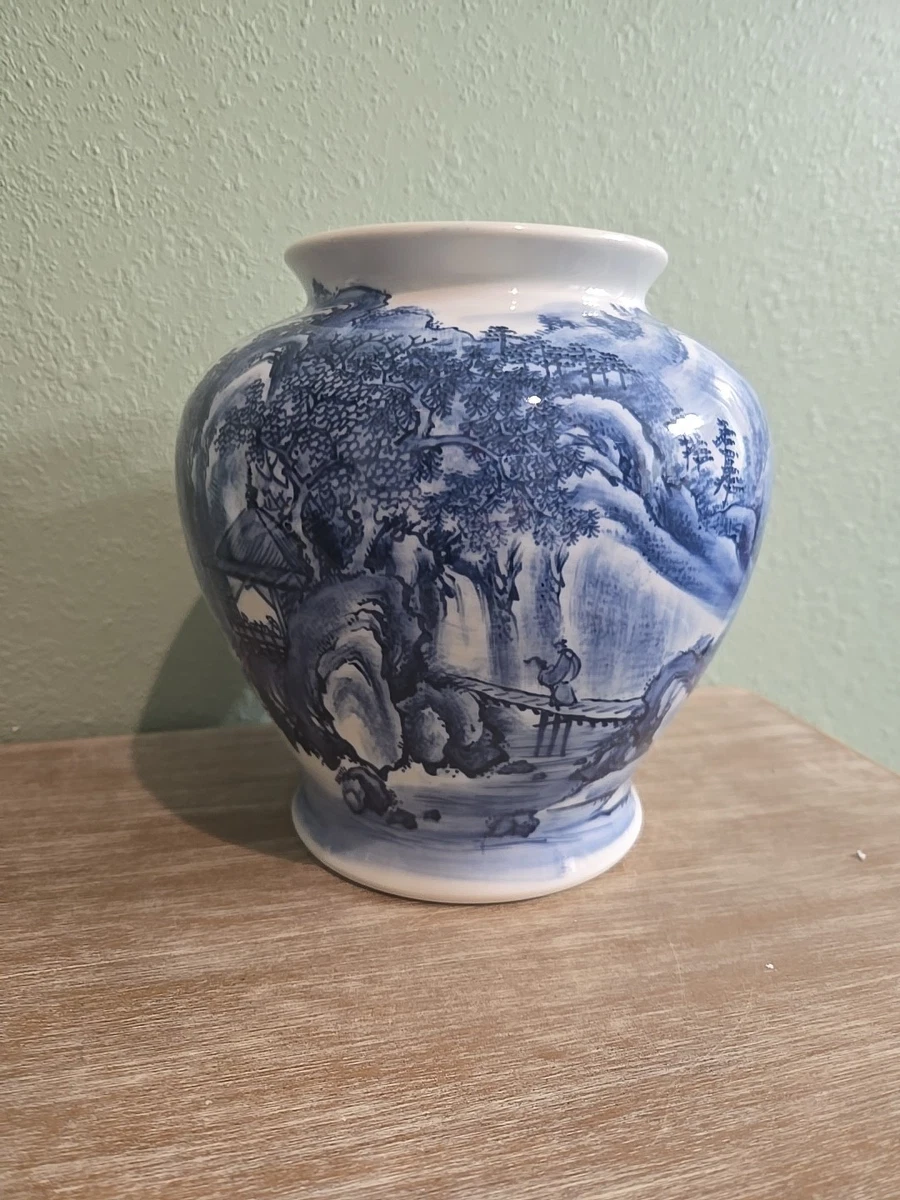 青色の陶器花瓶 釉薬 眞葛香山 青華 釉下彩牡丹図花瓶／KOZAN MAKUZU | ギャラリー奏美庵