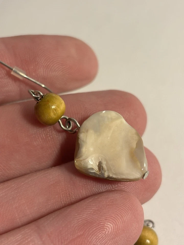 vintage Natural Color Mother of Pearl Shell Handmade Drop Dangle Hook Earrings - Image 4 of 4