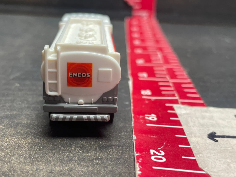 Takara Tomy Tomica No.90 UD Truck Quon Eneos Tanker - Image 4 of 4