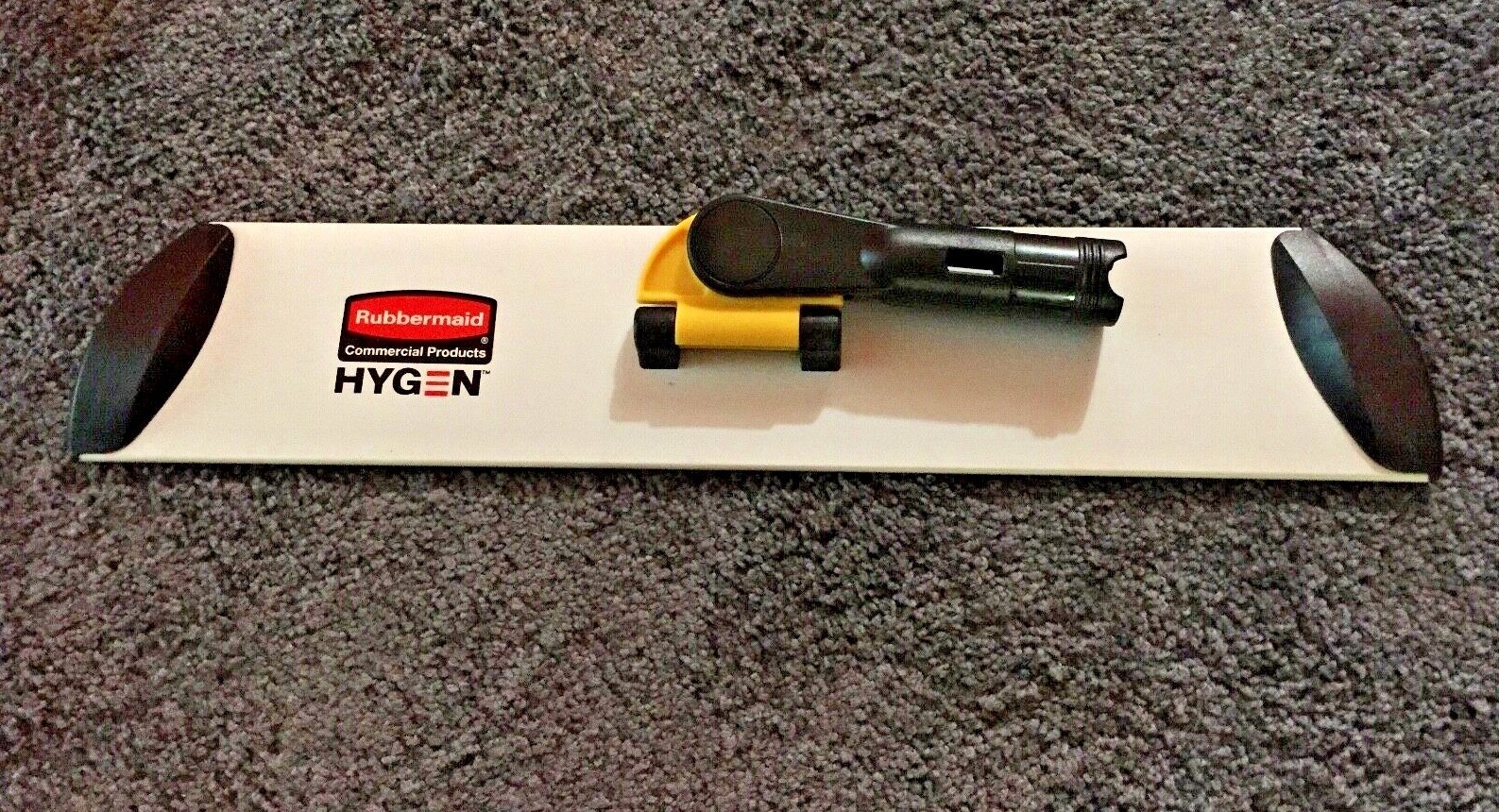 Rubbermaid Q560 Commercial Hygen 17" Quick Connect Frame/Wet/Dry Mop