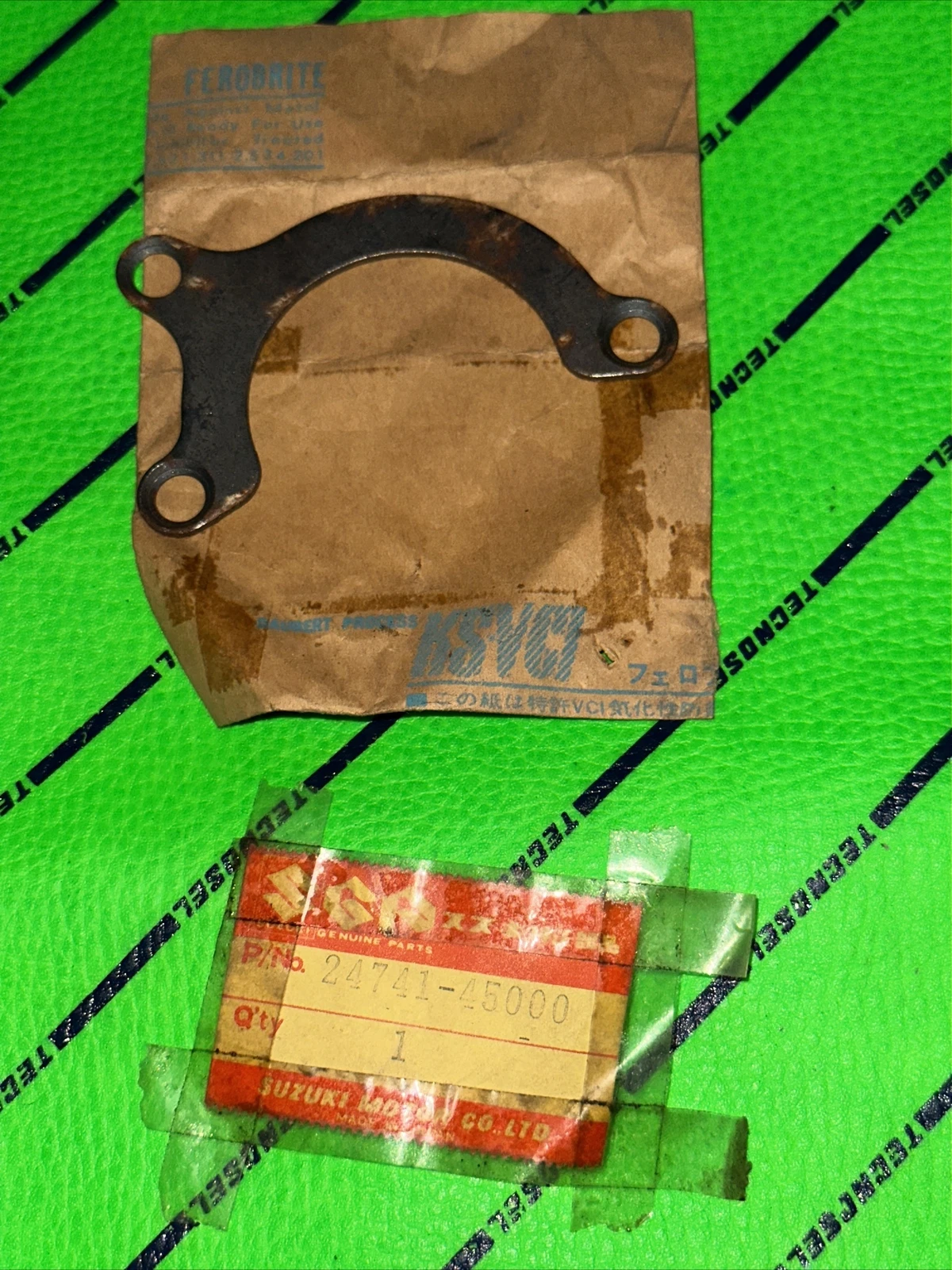 HOLDER, BEARING *{B,C&EC,N&EN}*
