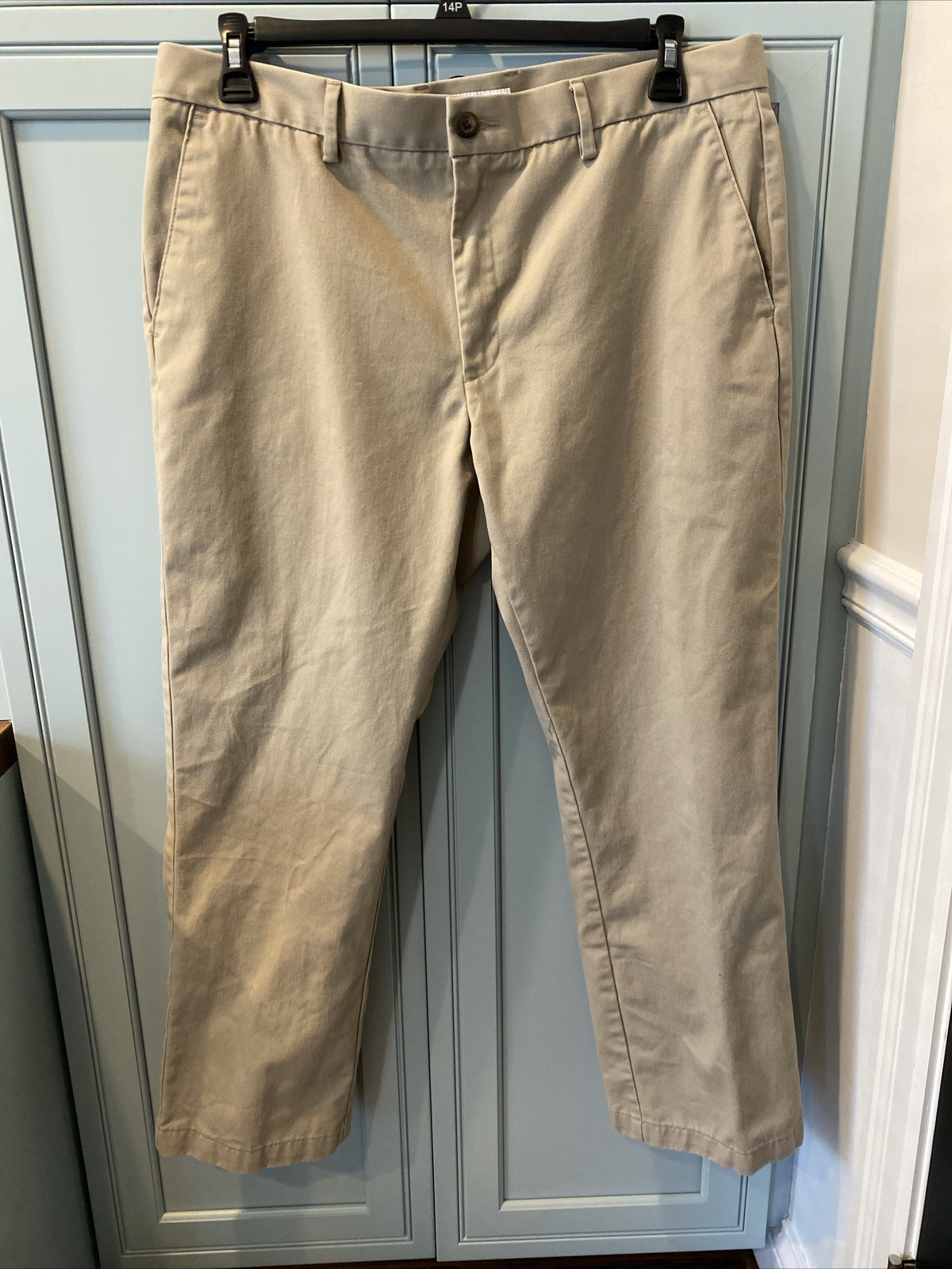 Amazon Essentials Men's Straight Flat Front Pants… - image 1