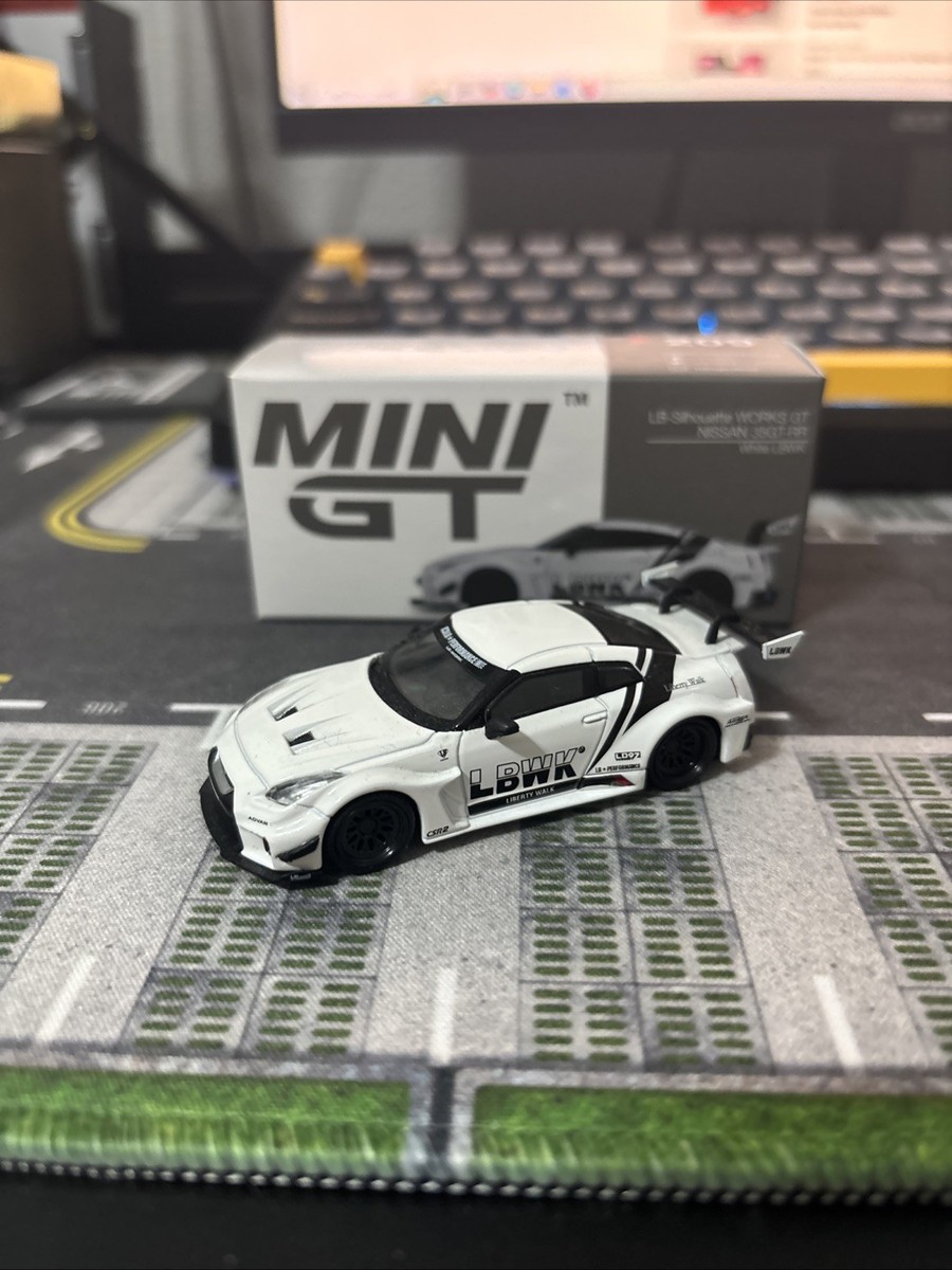 Mini GT LB-Silhouette Works GT Nissan 35GT-RR White #209 | eBay